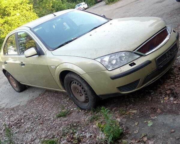 Желтый Форд Мондео, объемом двигателя 1.8 л и пробегом 126 тыс. км за 5250 $, фото 1 на Automoto.ua