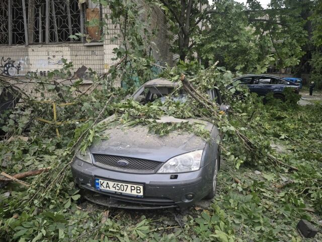 Сірий Форд Мондео, об'ємом двигуна 2 л та пробігом 165 тис. км за 1576 $, фото 1 на Automoto.ua