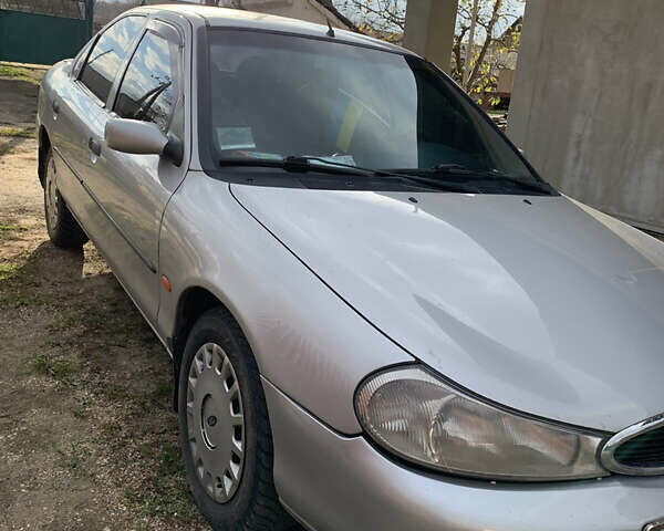 Сірий Форд Мондео, об'ємом двигуна 1.8 л та пробігом 245 тис. км за 3000 $, фото 1 на Automoto.ua