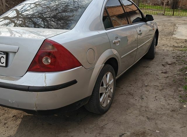 Сірий Форд Мондео, об'ємом двигуна 2 л та пробігом 306 тис. км за 1900 $, фото 1 на Automoto.ua