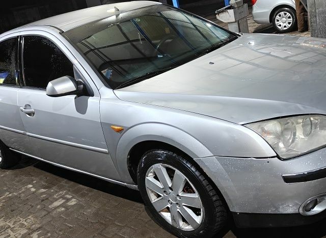 Сірий Форд Мондео, об'ємом двигуна 2 л та пробігом 306 тис. км за 2500 $, фото 1 на Automoto.ua