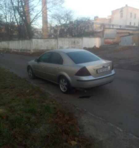 Серый Форд Мондео, объемом двигателя 2 л и пробегом 320 тыс. км за 2650 $, фото 1 на Automoto.ua