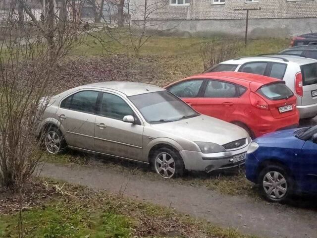 Серый Форд Мондео, объемом двигателя 1.8 л и пробегом 320 тыс. км за 2250 $, фото 1 на Automoto.ua