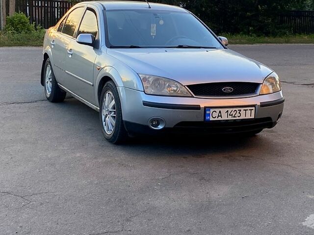 Сірий Форд Мондео, об'ємом двигуна 2 л та пробігом 331 тис. км за 3800 $, фото 1 на Automoto.ua