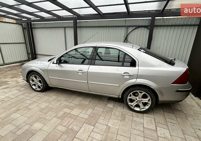 Сірий Форд Мондео, об'ємом двигуна 2 л та пробігом 287 тис. км за 2500 $, фото 1 на Automoto.ua