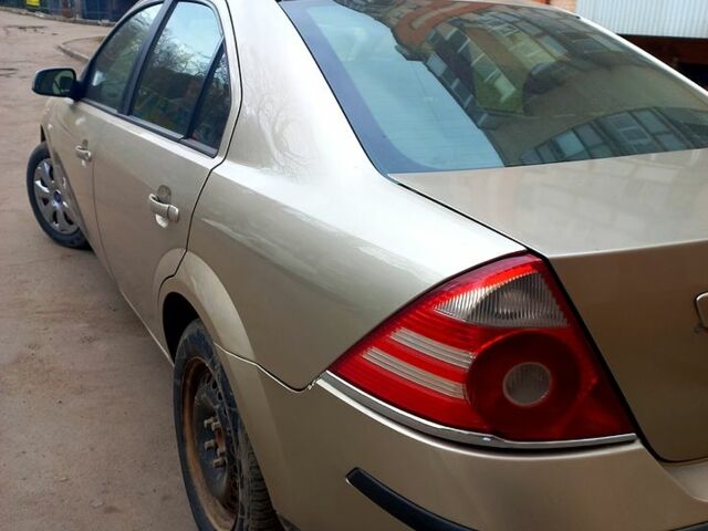 Серый Форд Мондео, объемом двигателя 1.8 л и пробегом 400 тыс. км за 2700 $, фото 1 на Automoto.ua