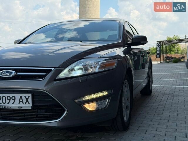 Сірий Форд Мондео, об'ємом двигуна 2.18 л та пробігом 250 тис. км за 6900 $, фото 1 на Automoto.ua