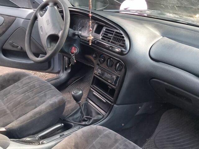 Сірий Форд Мондео, об'ємом двигуна 1.6 л та пробігом 300 тис. км за 1200 $, фото 1 на Automoto.ua