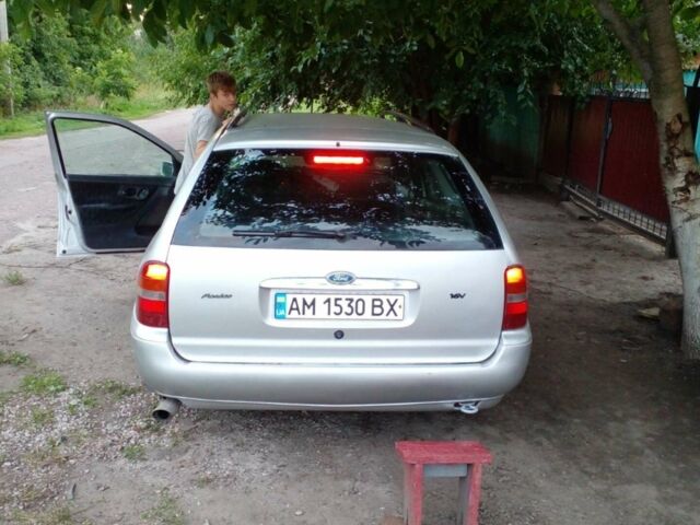 Сірий Форд Мондео, об'ємом двигуна 1.6 л та пробігом 395 тис. км за 2100 $, фото 1 на Automoto.ua