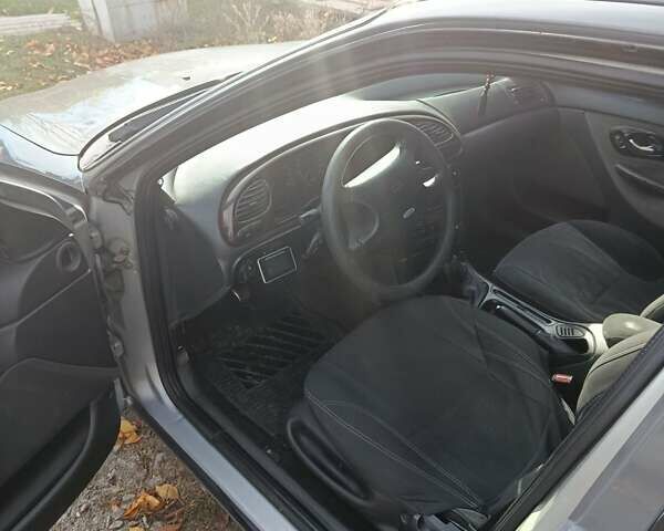 Сірий Форд Мондео, об'ємом двигуна 2.5 л та пробігом 100 тис. км за 2500 $, фото 1 на Automoto.ua