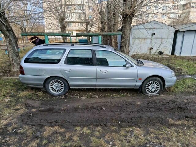 Серый Форд Мондео, объемом двигателя 0 л и пробегом 500 тыс. км за 1162 $, фото 1 на Automoto.ua