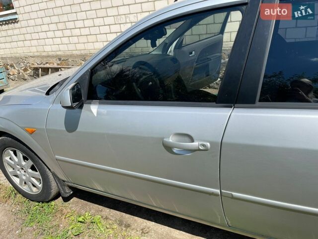 Сірий Форд Мондео, об'ємом двигуна 2 л та пробігом 400 тис. км за 3700 $, фото 1 на Automoto.ua