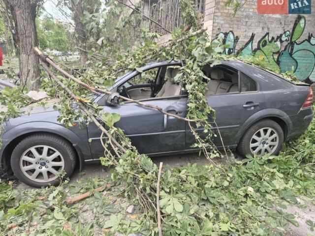 Серый Форд Мондео, объемом двигателя 2 л и пробегом 165 тыс. км за 1576 $, фото 1 на Automoto.ua