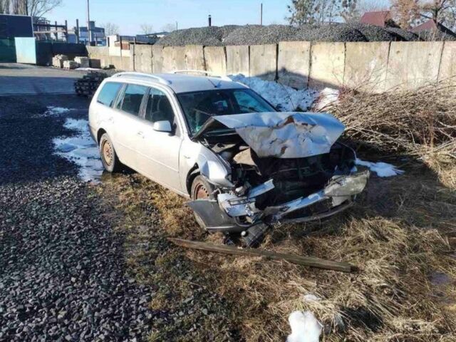 Сірий Форд Мондео, об'ємом двигуна 2 л та пробігом 280 тис. км за 1300 $, фото 1 на Automoto.ua