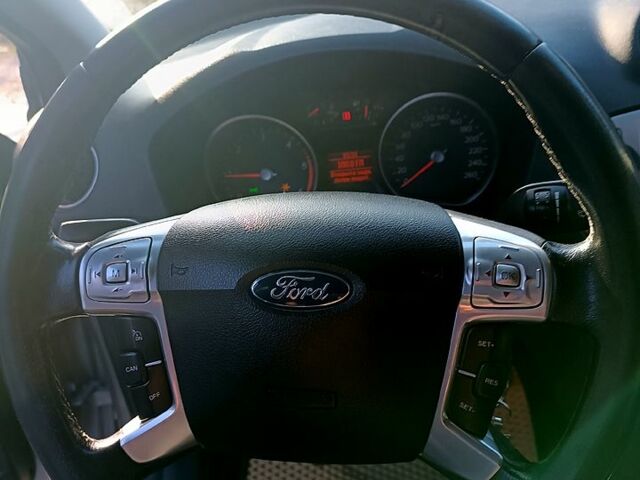 Серый Форд Мондео, объемом двигателя 1.8 л и пробегом 240 тыс. км за 4800 $, фото 1 на Automoto.ua