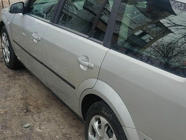 Серый Форд Мондео, объемом двигателя 2 л и пробегом 286 тыс. км за 2144 $, фото 1 на Automoto.ua