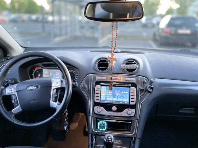 Сірий Форд Мондео, об'ємом двигуна 2 л та пробігом 315 тис. км за 5600 $, фото 1 на Automoto.ua