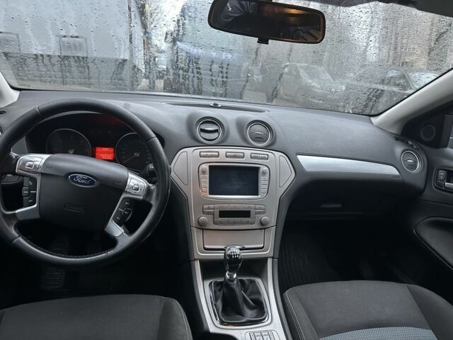 Серый Форд Мондео, объемом двигателя 2 л и пробегом 316 тыс. км за 5000 $, фото 1 на Automoto.ua