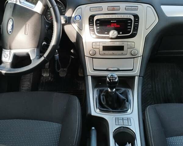 Сірий Форд Мондео, об'ємом двигуна 2 л та пробігом 212 тис. км за 7100 $, фото 1 на Automoto.ua