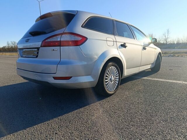 Серый Форд Мондео, объемом двигателя 2 л и пробегом 300 тыс. км за 2599 $, фото 1 на Automoto.ua