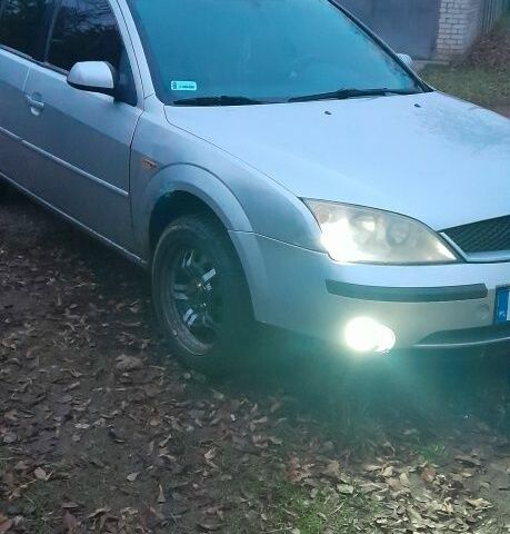 Сірий Форд Мондео, об'ємом двигуна 2 л та пробігом 337 тис. км за 1000 $, фото 1 на Automoto.ua