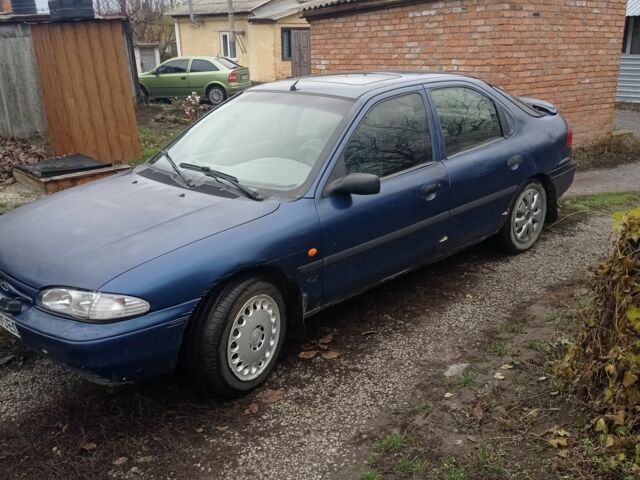 Синій Форд Мондео, об'ємом двигуна 1.8 л та пробігом 200 тис. км за 999 $, фото 1 на Automoto.ua