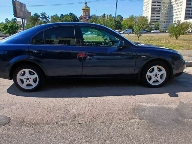 Синий Форд Мондео, объемом двигателя 2 л и пробегом 305 тыс. км за 1800 $, фото 1 на Automoto.ua