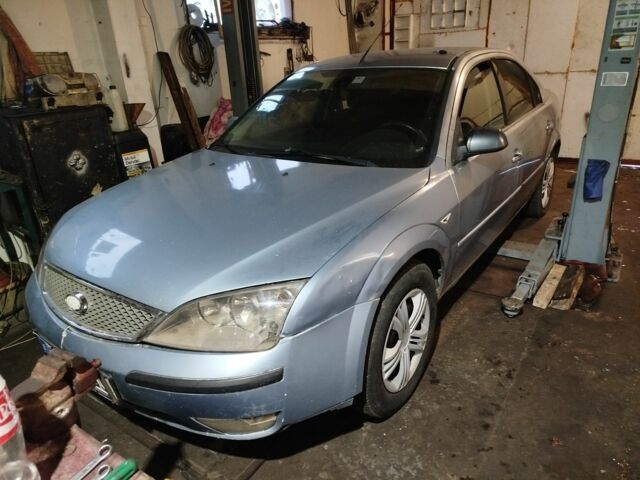 Синий Форд Мондео, объемом двигателя 2 л и пробегом 300 тыс. км за 900 $, фото 1 на Automoto.ua