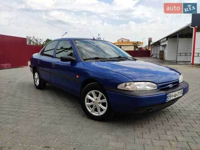 Синий Форд Мондео, объемом двигателя 1.8 л и пробегом 305 тыс. км за 1999 $, фото 1 на Automoto.ua