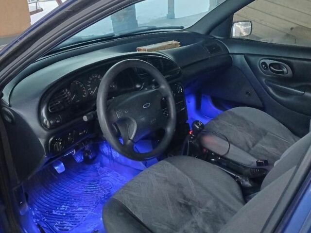 Синий Форд Мондео, объемом двигателя 1.8 л и пробегом 370 тыс. км за 850 $, фото 1 на Automoto.ua