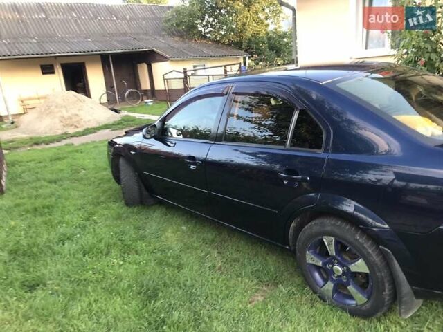 Синий Форд Мондео, объемом двигателя 2 л и пробегом 350 тыс. км за 3700 $, фото 1 на Automoto.ua