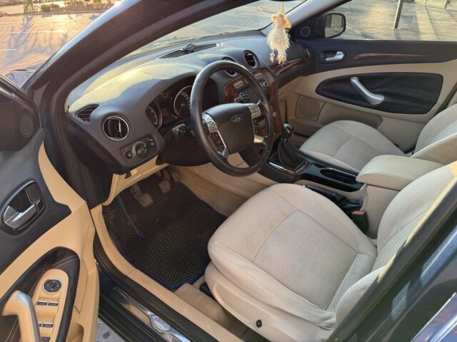 Синій Форд Мондео, об'ємом двигуна 2 л та пробігом 257 тис. км за 5600 $, фото 1 на Automoto.ua