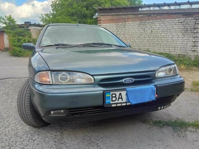 Синий Форд Мондео, объемом двигателя 2 л и пробегом 353 тыс. км за 2500 $, фото 1 на Automoto.ua