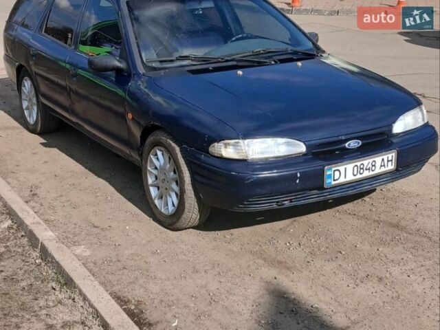 Синий Форд Мондео, объемом двигателя 1.8 л и пробегом 300 тыс. км за 1300 $, фото 1 на Automoto.ua