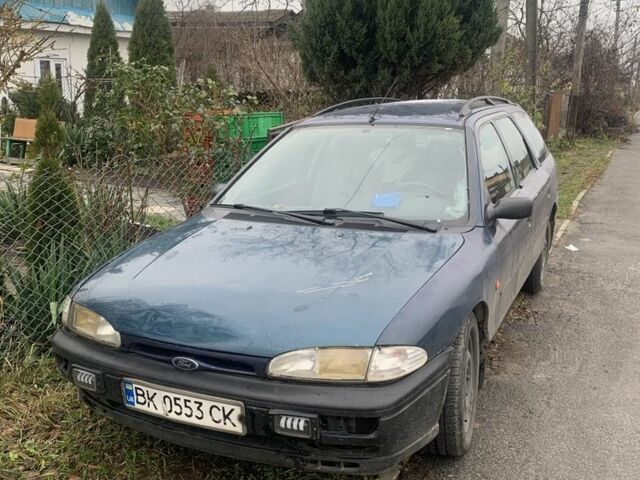 Синий Форд Мондео, объемом двигателя 1.8 л и пробегом 361 тыс. км за 1700 $, фото 1 на Automoto.ua