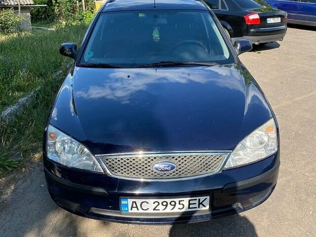 Синий Форд Мондео, объемом двигателя 1.8 л и пробегом 260 тыс. км за 3250 $, фото 1 на Automoto.ua