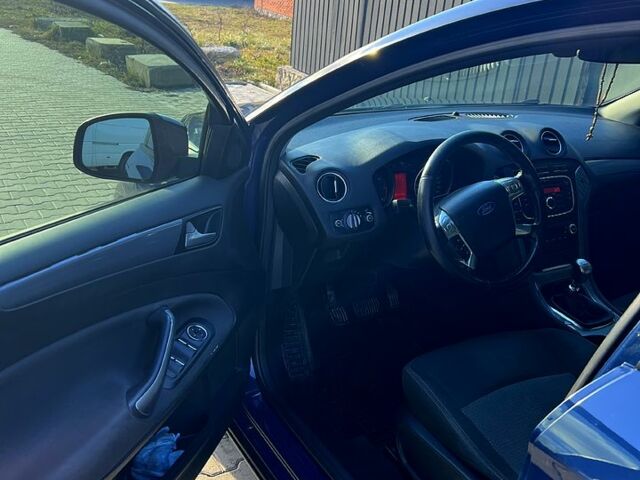 Синий Форд Мондео, объемом двигателя 2 л и пробегом 291 тыс. км за 7150 $, фото 1 на Automoto.ua