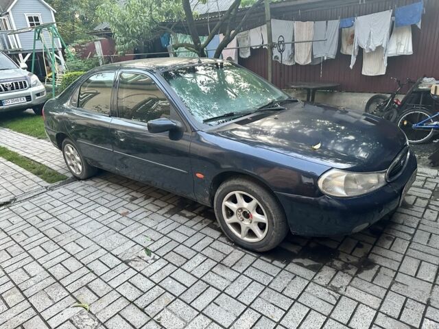 Синий Форд Мондео, объемом двигателя 0 л и пробегом 300 тыс. км за 899 $, фото 1 на Automoto.ua