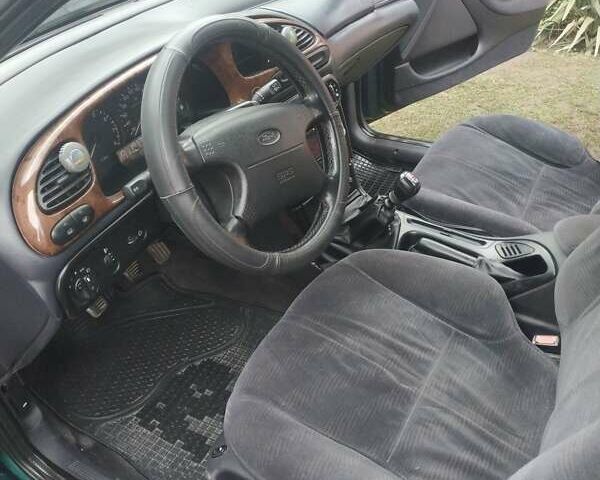 Зеленый Форд Мондео, объемом двигателя 1.8 л и пробегом 300 тыс. км за 2250 $, фото 1 на Automoto.ua