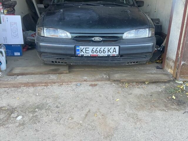 Зеленый Форд Мондео, объемом двигателя 2 л и пробегом 400 тыс. км за 1074 $, фото 1 на Automoto.ua