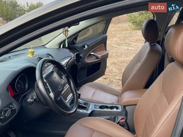 Зелений Форд Мондео, об'ємом двигуна 2 л та пробігом 217 тис. км за 8200 $, фото 1 на Automoto.ua