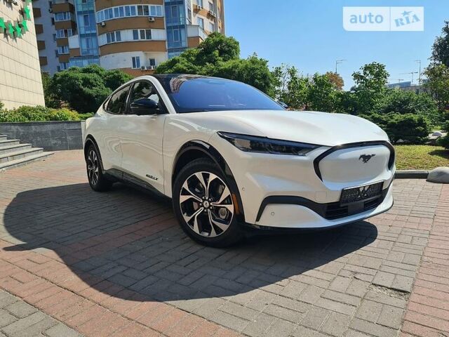 Білий Форд Mustang Mach-E, об'ємом двигуна 0 л та пробігом 48 тис. км за 24800 $, фото 1 на Automoto.ua