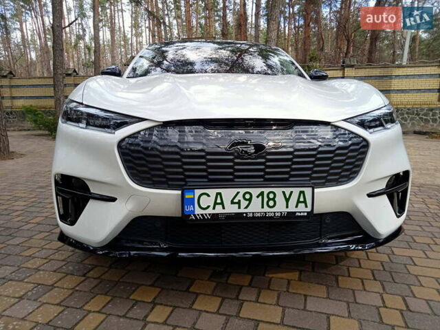 Белый Форд Mustang Mach-E, объемом двигателя 0 л и пробегом 26 тыс. км за 34900 $, фото 1 на Automoto.ua