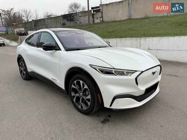 Білий Форд Mustang Mach-E, об'ємом двигуна 0 л та пробігом 61 тис. км за 23500 $, фото 1 на Automoto.ua