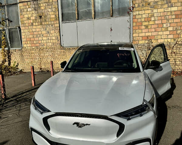Білий Форд Mustang Mach-E, об'ємом двигуна 0 л та пробігом 90 тис. км за 21500 $, фото 1 на Automoto.ua