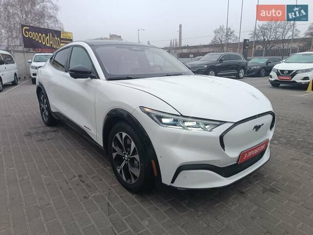 Белый Форд Mustang Mach-E, объемом двигателя 0 л и пробегом 37 тыс. км за 28900 $, фото 1 на Automoto.ua