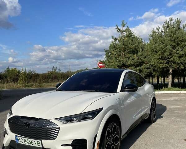 Белый Форд Mustang Mach-E, объемом двигателя 0 л и пробегом 39 тыс. км за 32500 $, фото 1 на Automoto.ua