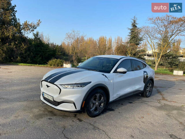 Белый Форд Mustang Mach-E, объемом двигателя 0 л и пробегом 66 тыс. км за 25000 $, фото 1 на Automoto.ua