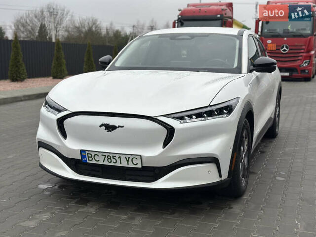 Белый Форд Mustang Mach-E, объемом двигателя 0 л и пробегом 63 тыс. км за 23000 $, фото 1 на Automoto.ua