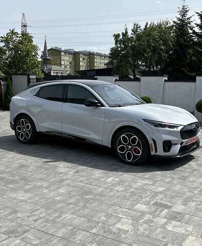 Белый Форд Mustang Mach-E, объемом двигателя 0 л и пробегом 4 тыс. км за 33000 $, фото 1 на Automoto.ua